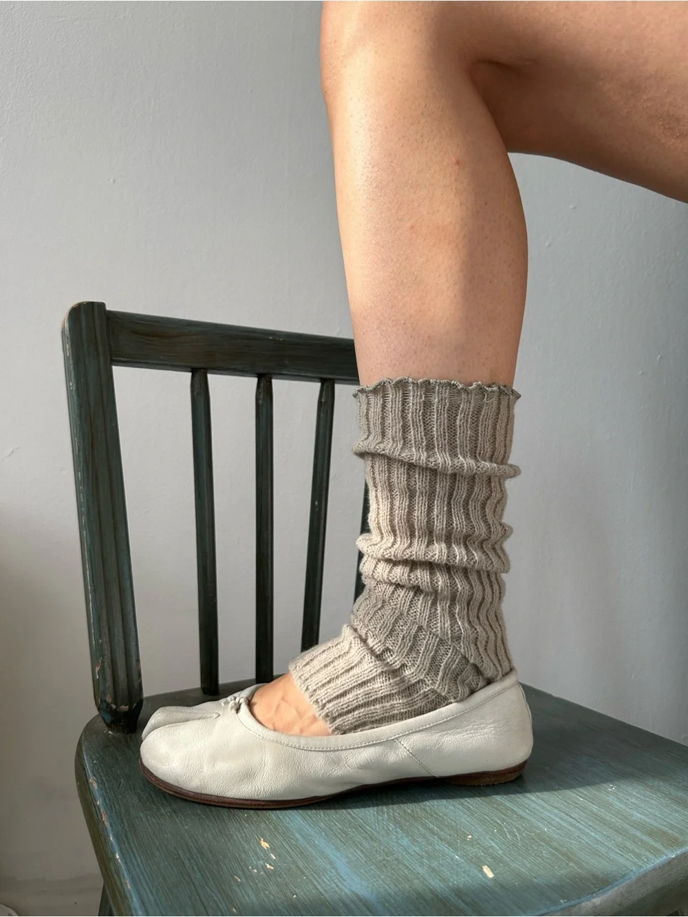 Grey acrylic ribbed knit leg warmers